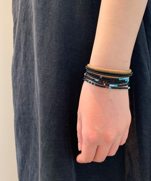 CHAN LUU（チャンルー）の「CHAN LUU x Ethical Fashion Initiative シードビーズ 5連ラップブレスレット AF-BRC-007（ブレスレット・レディース・ライトブルー/ワインレッド/ブラック/ネイビー・フリー）」の6枚目の写真