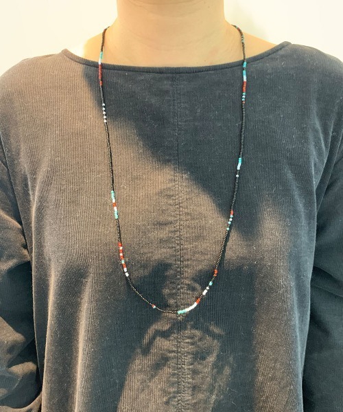 CHAN LUU（チャンルー）の「CHAN LUU x Ethical Fashion Initiative シードビーズ 5連ラップブレスレット AF-BRC-007（ブレスレット・レディース・ライトブルー/ワインレッド/ブラック/ネイビー・フリー）」の9枚目の写真