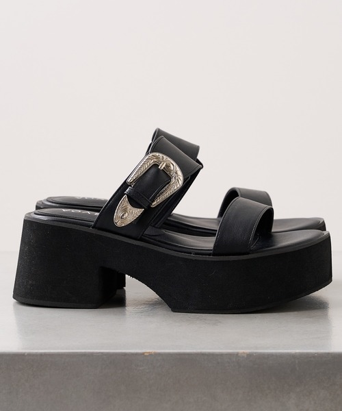 RASVOA(ラスボア)の「バックルベルト厚底サンダル(サンダル・レディース・ブラック・M/L)」の1枚目の写真