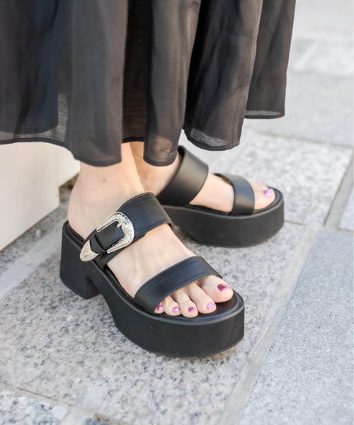 RASVOA(ラスボア)の「バックルベルト厚底サンダル(サンダル・レディース・ブラック・M/L)」の11枚目の写真