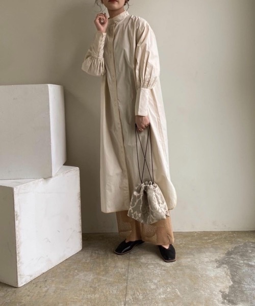 Amiur（エミレ）の「jacquard purse（ハンドバッグ・レディース・ベージュ/グレー・FREE）」の4枚目の写真