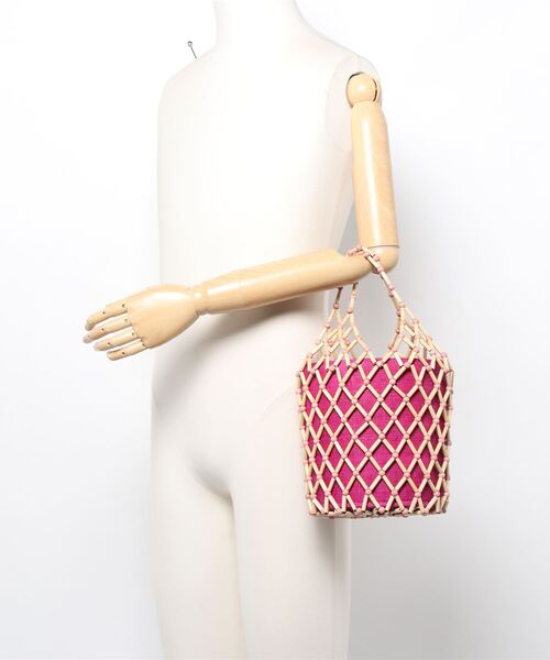 HALIN(ハリン)の「/HALIN/ウッドビーズBAG(かごバッグ・レディース・ピンク・FREE)」の4枚目の写真