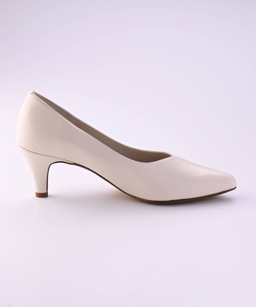 神戸シューズ（コウベシューズ）の「SAN-REMO 6.0㎝ヒールVカット深パンプス（パンプス・レディース・アイボリー/ブラック/シルバー/ブラック系その他・22/22.5/23/23.5/24.5/24）」の5枚目の写真
