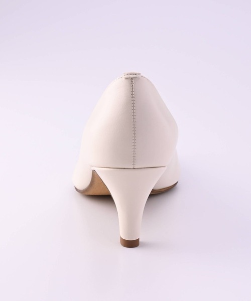 神戸シューズ（コウベシューズ）の「SAN-REMO 6.0㎝ヒールVカット深パンプス（パンプス・レディース・アイボリー/ブラック/シルバー/ブラック系その他・22/22.5/23/23.5/24.5/24）」の10枚目の写真