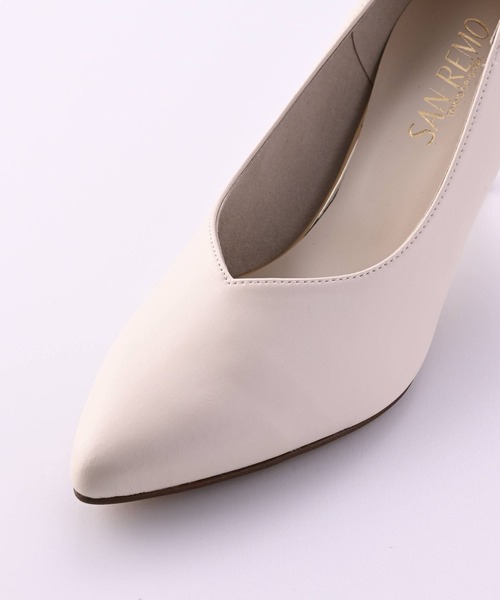 神戸シューズ（コウベシューズ）の「SAN-REMO 6.0㎝ヒールVカット深パンプス（パンプス・レディース・アイボリー/ブラック/シルバー/ブラック系その他・22/22.5/23/23.5/24.5/24）」の19枚目の写真
