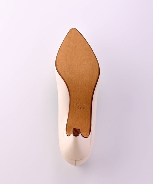 神戸シューズ（コウベシューズ）の「SAN-REMO 6.0㎝ヒールVカット深パンプス（パンプス・レディース・アイボリー/ブラック/シルバー/ブラック系その他・22/22.5/23/23.5/24.5/24）」の20枚目の写真