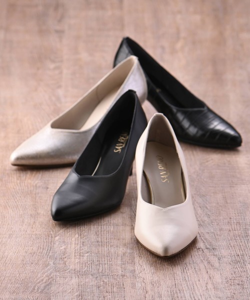 神戸シューズ（コウベシューズ）の「SAN-REMO 6.0㎝ヒールVカット深パンプス（パンプス・レディース・アイボリー/ブラック/シルバー/ブラック系その他・22/22.5/23/23.5/24.5/24）」の13枚目の写真
