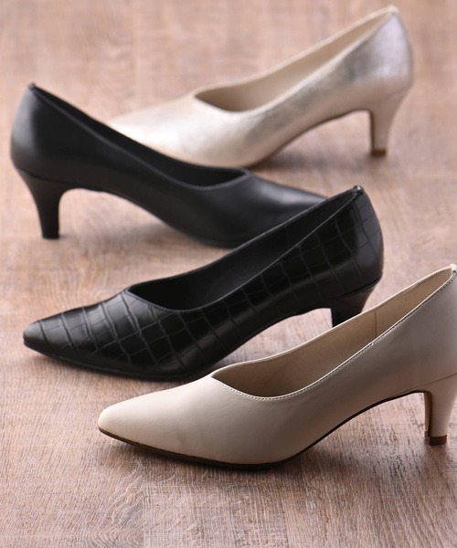 神戸シューズ（コウベシューズ）の「SAN-REMO 6.0㎝ヒールVカット深パンプス（パンプス・レディース・アイボリー/ブラック/シルバー/ブラック系その他・22/22.5/23/23.5/24.5/24）」の18枚目の写真