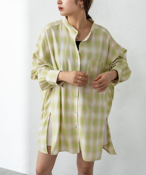 mystic（ミスティック）の「オンブレーチェックBIGシャツ（シャツ/ブラウス・レディース・ベージュ/ライム/ブルー・FREE）」の3枚目の写真