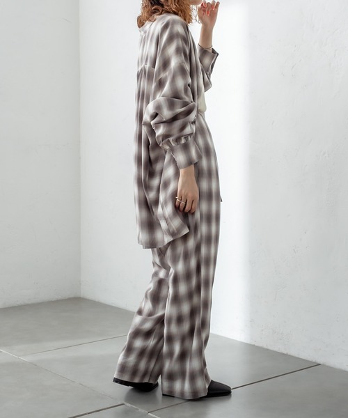 mystic（ミスティック）の「オンブレーチェックBIGシャツ（シャツ/ブラウス・レディース・ベージュ/ライム/ブルー・FREE）」の17枚目の写真