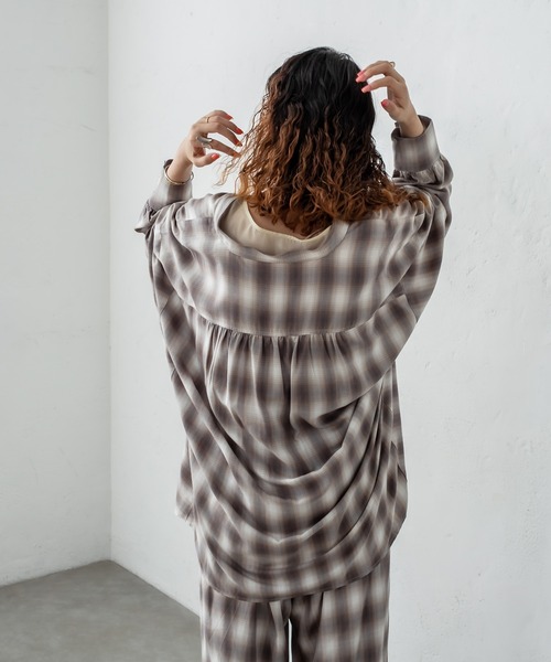 mystic（ミスティック）の「オンブレーチェックBIGシャツ（シャツ/ブラウス・レディース・ベージュ/ライム/ブルー・FREE）」の10枚目の写真