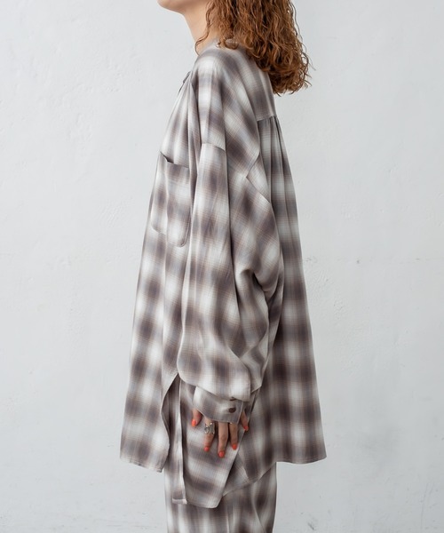mystic（ミスティック）の「オンブレーチェックBIGシャツ（シャツ/ブラウス・レディース・ベージュ/ライム/ブルー・FREE）」の9枚目の写真