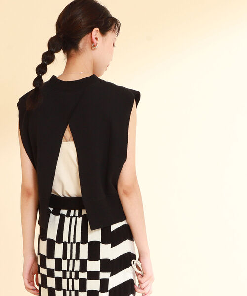 Ray BEAMS(レイビームス)の「Ray BEAMS / スウェット バックオープン ベスト(ベスト・レディース・ブラック/カーキ・ONE SIZE)」の4枚目の写真