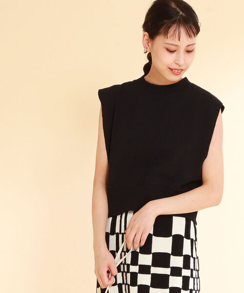 Ray BEAMS(レイビームス)の「Ray BEAMS / スウェット バックオープン ベスト(ベスト・レディース・ブラック/カーキ・ONE SIZE)」の5枚目の写真