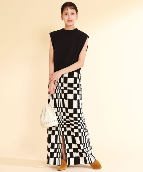 Ray BEAMS(レイビームス)の「Ray BEAMS / スウェット バックオープン ベスト(ベスト・レディース・ブラック/カーキ・ONE SIZE)」の6枚目の写真