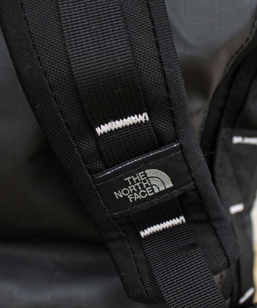 THE NORTH FACE(ザノースフェイス)の「ベースキャンプボイジャーダッフルドラムバッグ BASE CAMP VOYAGER DUFFEL 32L(バックパック/リュック・メンズ・ブラック/ブラック系その他・F)」の11枚目の写真