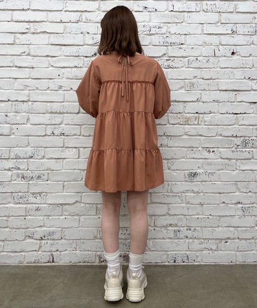 one after another NICE CLAUP(ワンアフターアナザーナイスクラップ)の「【ZOZOTOWN限定・大好評リバイバルアイテム】ボリュームスリーブティアードチュニック(チュニック・レディース・オフホワイト/ブラック/テラコッタ/サックスブルー・FREE)」の10枚目の写真