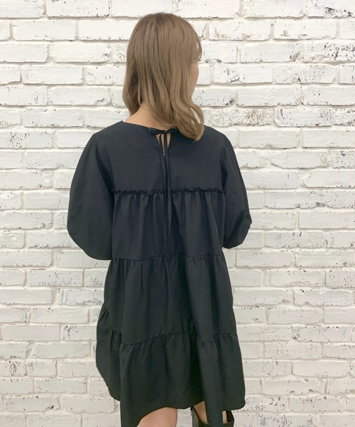 one after another NICE CLAUP(ワンアフターアナザーナイスクラップ)の「【ZOZOTOWN限定・大好評リバイバルアイテム】ボリュームスリーブティアードチュニック(チュニック・レディース・オフホワイト/ブラック/テラコッタ/サックスブルー・FREE)」の9枚目の写真