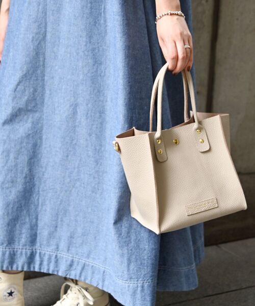 The Container Shop（ザ コンテナショップ）の「The Container Shop: スクエア 2WAY レザー ショルダー バッグ M（ショルダーバッグ・レディース・ブラック/ベージュ・ONE SIZE）」の13枚目の写真