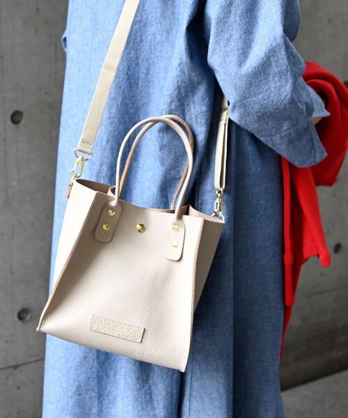 The Container Shop（ザ コンテナショップ）の「The Container Shop: スクエア 2WAY レザー ショルダー バッグ M（ショルダーバッグ・レディース・ブラック/ベージュ・ONE SIZE）」の14枚目の写真