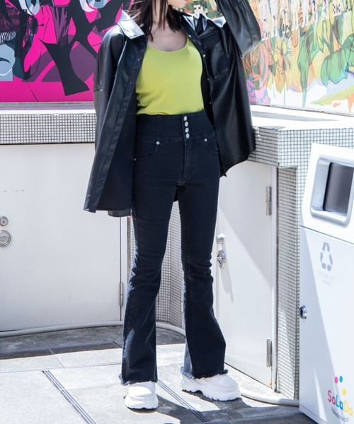 WEGO（ウィゴー）の「WEGO/ハイウエストストレッチフレアパンツ（デニムパンツ・レディース・ブラック/インディゴブルー/ライトインディゴブルー/ダークインディゴブルー・SMALL/MEDIUM）」の20枚目の写真