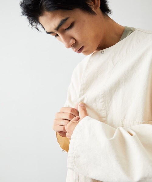 HINSON(ヒンソン)の「HINSON/ヒンソン ドットボタン スリーピングシャツ(シャツ/ブラウス・メンズ・ブラック/その他13/ホワイト/ナチュラル・MEDIUM/LARGE)」の6枚目の写真