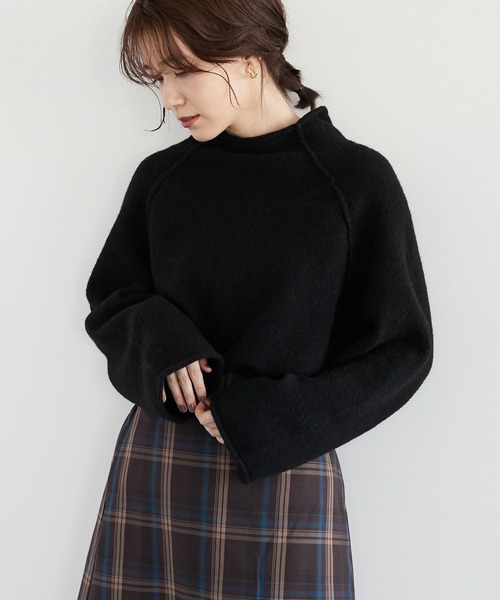 Green Parks(グリーンパークス)の「ウールライクショート丈ハイネックプルオーバー*(ニット/セーター・レディース・ライラック/ブラック/ライトベージュ/ブルーグリーン・FREE)」の2枚目の写真