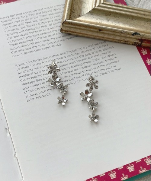 apres jour(アプレジュール)の「【apres jour×ARIAZ】ゆらゆらフラワーピアス(ピアス(両耳用)・レディース・シルバー/ゴールド・FREE)」の5枚目の写真