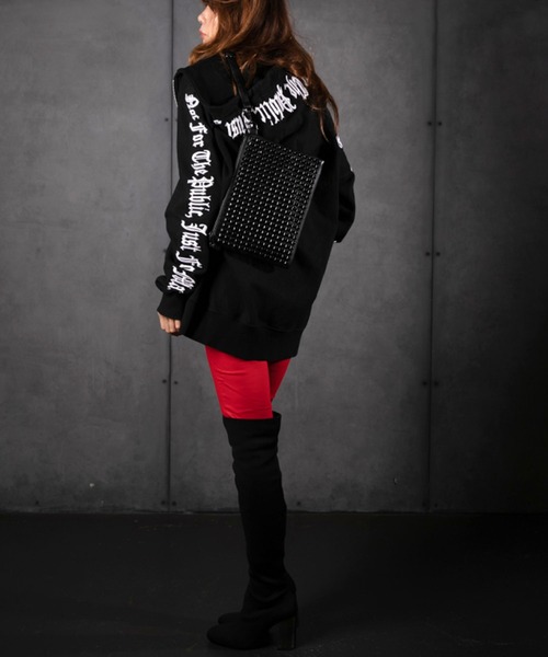BLACK JACKALL CROWN（ブラックジャッカルクラウン）の「BLACK JACKALL CROWN スタッズ デコレーション 2WAY クラッチバッグ スクエアショルダー（クラッチバッグ・レディース・ブラック・FREE）」の4枚目の写真