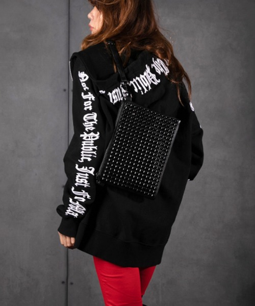 BLACK JACKALL CROWN（ブラックジャッカルクラウン）の「BLACK JACKALL CROWN スタッズ デコレーション 2WAY クラッチバッグ スクエアショルダー（クラッチバッグ・レディース・ブラック・FREE）」の2枚目の写真