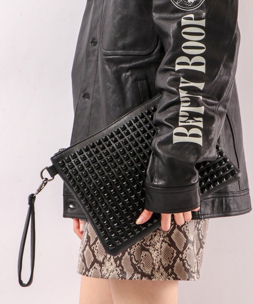 BLACK JACKALL CROWN（ブラックジャッカルクラウン）の「BLACK JACKALL CROWN スタッズ デコレーション 2WAY クラッチバッグ スクエアショルダー（クラッチバッグ・レディース・ブラック・FREE）」の5枚目の写真