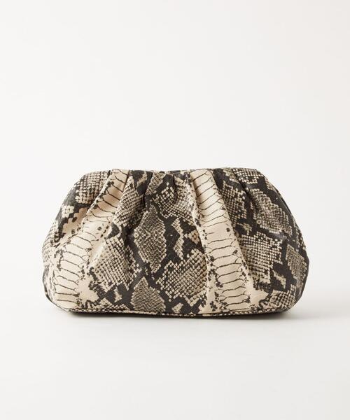 green label relaxing(グリーンレーベルリラクシング)の「【矢野未希子さん着用】ギャザークラッチバッグ(クラッチバッグ・レディース・ベージュ/その他1/ブラック・FREE)」の3枚目の写真