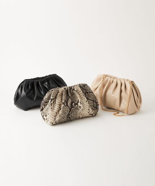 green label relaxing(グリーンレーベルリラクシング)の「【矢野未希子さん着用】ギャザークラッチバッグ(クラッチバッグ・レディース・ベージュ/その他1/ブラック・FREE)」の17枚目の写真