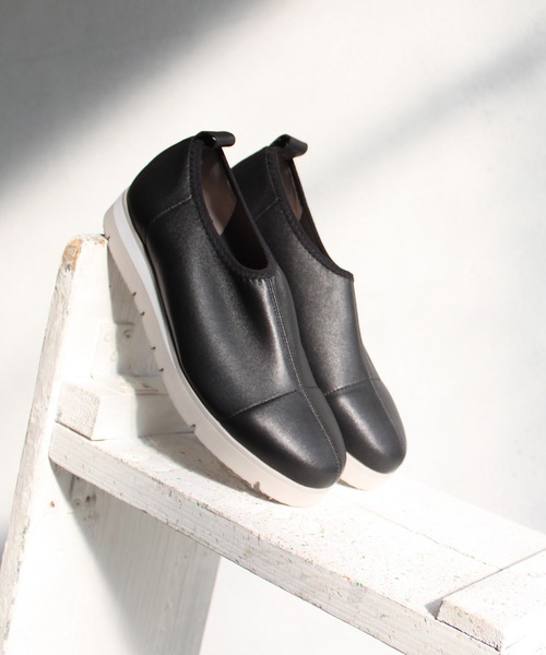 cava cava(サヴァサヴァ)の「【軽量】ストレッチレザースリッポン -2420047(スリッポン・レディース・ブラック/オフホワイト・23.0cm/22.5cm/24.0cm/23.5cm/24.5cm)」の8枚目の写真