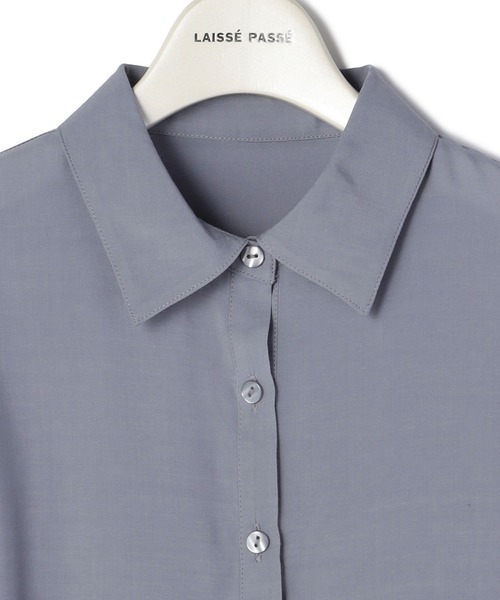 LAISSE PASSE（レッセパッセ）の「カットスリーブシャツブラウス（シャツ/ブラウス・レディース・ライトベージュ/ブルー系その他・MEDIUM）」の5枚目の写真