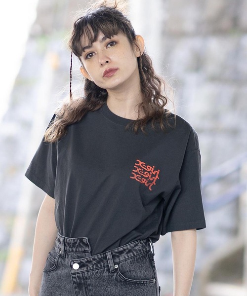 X-girl（エックスガール）の「GEOMETRIC MILLS LOGO S/S TEE/ジオメトリックミルズロゴ　Tシャツ（Tシャツ/カットソー・レディース・ホワイト/ライトグリーン/チャコール・M/XL/L/S）」の4枚目の写真