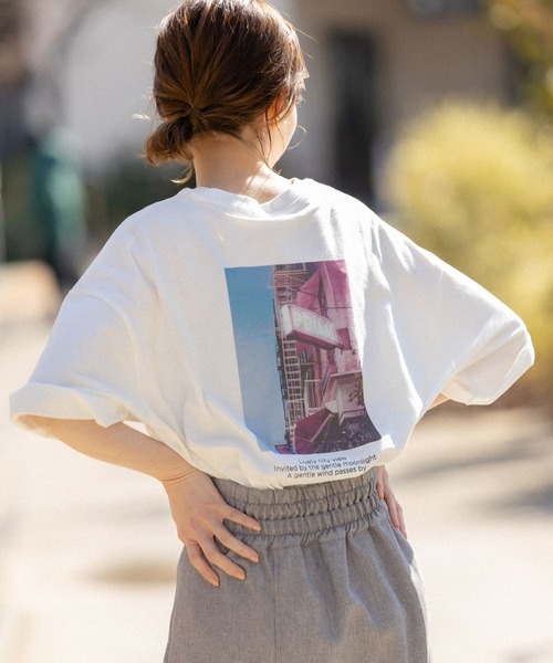 mysty woman(ミスティウーマン)の「フォトプリントビッグTシャツ 273532(Tシャツ/カットソー・レディース・ホワイト系2/ホワイト系5/ベージュ系1/ベージュ系2・FREE)」の2枚目の写真