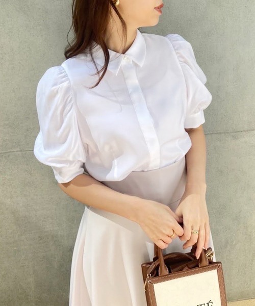 one after another NICE CLAUP（ワンアフターアナザーナイスクラップ）の「袖ボリュームパールボタンブラウス（シャツ/ブラウス・レディース・オフホワイト/ブラック/ベージュ/ストライプ・FREE）」の2枚目の写真