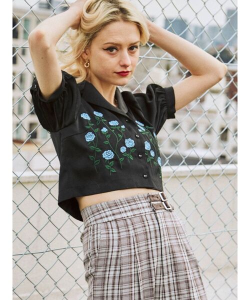 jouetie（ジュエティ）の「エンブロイダリーサテンブラウス（シャツ/ブラウス・レディース・ブラック/オフホワイト/グリーン・MEDIUM）」の5枚目の写真