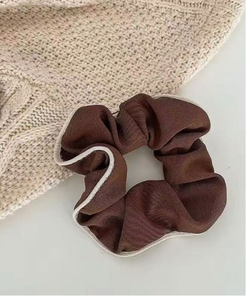 ammy.（エイミードット）の「【 ammy. / エイミードット 】 シンプル カラー シュシュ（シュシュ・レディース・ブラウン/ホワイト/ブラック/ベージュ・FREE）」の3枚目の写真