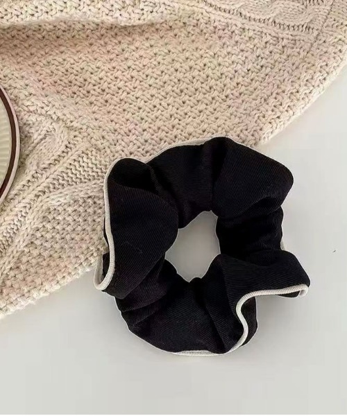 ammy.（エイミードット）の「【 ammy. / エイミードット 】 シンプル カラー シュシュ（シュシュ・レディース・ブラウン/ホワイト/ブラック/ベージュ・FREE）」の5枚目の写真