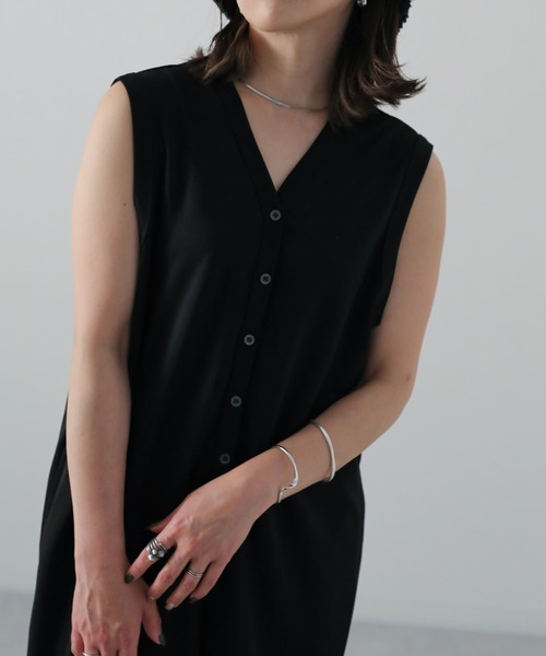 sakishimatokyo（サキシマトーキョー）の「Vネックワイドサロペット（サロペット/オーバーオール・レディース・ブラック/カーキ/グレイッシュベージュ・FREE）」の8枚目の写真