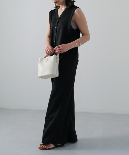 sakishimatokyo（サキシマトーキョー）の「Vネックワイドサロペット（サロペット/オーバーオール・レディース・ブラック/カーキ/グレイッシュベージュ・FREE）」の7枚目の写真