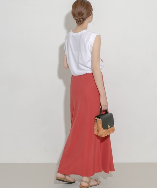 URBAN RESEARCH ROSSO WOMEN(アーバンリサーチ ロッソ)の「リネンフレアーナロースカート(スカート・レディース・ブラウン/グリーン/アイボリー/レッド・38/36)」の13枚目の写真