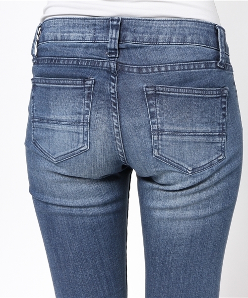 AZUL by moussy（アズールバイマウジー）の「スリムフィットスキニー(L70)（その他パンツ・レディース・ブルー系その他/ライトブルー・LARGE/MEDIUM/SMALL/X-SMALL）」の13枚目の写真