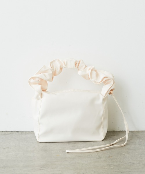 COLLAGE GALLARDAGALANTE（コラージュガリャルダガランテ）の「2WAY仕様/持ち手が変化/ギャザーハンドルショルダー/PAPILLONNER/パピヨネ（ショルダーバッグ・レディース・アイボリー/ブラウン・FREE）」の18枚目の写真