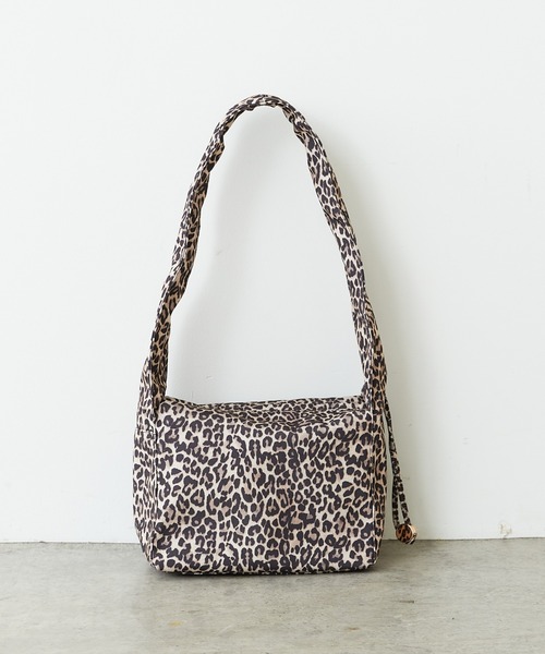 COLLAGE GALLARDAGALANTE（コラージュガリャルダガランテ）の「2WAY仕様/持ち手が変化/ギャザーハンドルショルダー/PAPILLONNER/パピヨネ（ショルダーバッグ・レディース・アイボリー/ブラウン・FREE）」の7枚目の写真