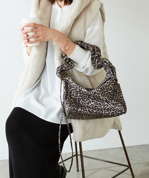 COLLAGE GALLARDAGALANTE（コラージュガリャルダガランテ）の「2WAY仕様/持ち手が変化/ギャザーハンドルショルダー/PAPILLONNER/パピヨネ（ショルダーバッグ・レディース・アイボリー/ブラウン・FREE）」の9枚目の写真