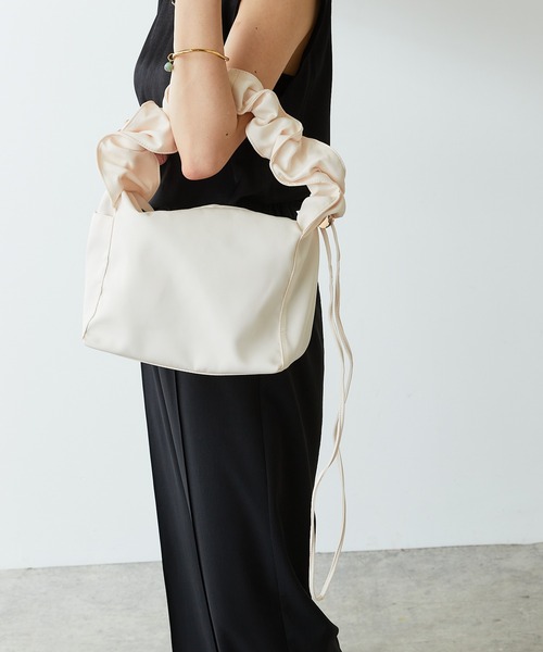COLLAGE GALLARDAGALANTE（コラージュガリャルダガランテ）の「2WAY仕様/持ち手が変化/ギャザーハンドルショルダー/PAPILLONNER/パピヨネ（ショルダーバッグ・レディース・アイボリー/ブラウン・FREE）」の21枚目の写真