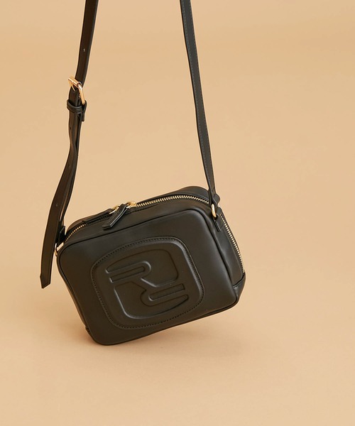 ROPE' PICNIC(ロペピクニック)の「エンボスエンブレムスクエアショルダーバッグ(ショルダーバッグ・レディース・ブラック/キナリ・FREE)」の2枚目の写真